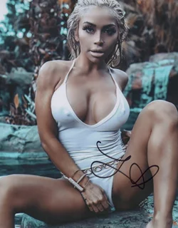 Lyddie Moringo autograph