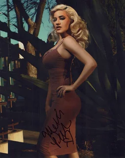 Melissa Paradise autograph