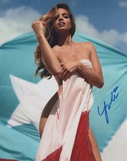 Yoli Lara autograph