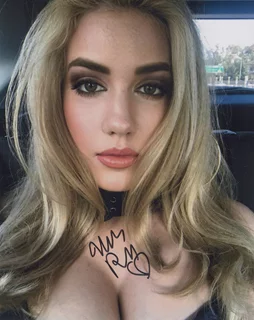 Melissa Paradise autograph