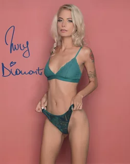 Lucia Diamante autograph