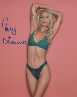 Lucia Diamante autograph