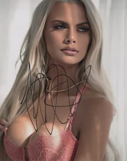 Taylor Maid autograph