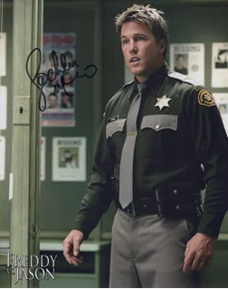 Lochlyn Munro autograph