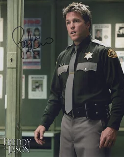 Lochlyn Munro autograph