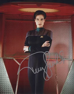 Terry Farrell autograph