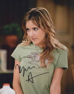 Meredith Hagner autograph