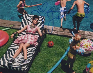 Victoria Justice autograph