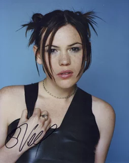Clea DuVall autograph