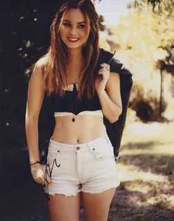 Liana Liberato autograph