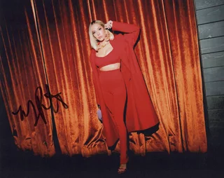 MacKenzie Porter autograph