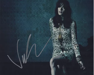 Valene Kane autograph