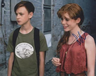 Sophia Lillis autograph