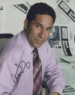 Oscar Nunez autograph