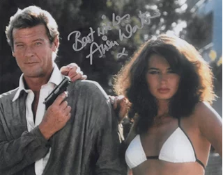 Alison Worth autograph