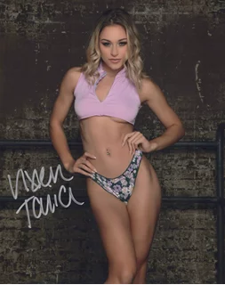 Vixen Tavia autograph