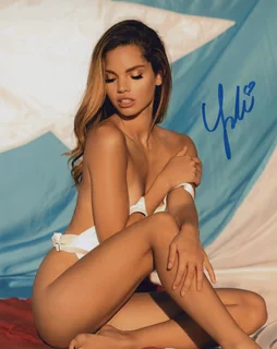 Yoli Lara autograph