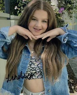 Lindsey Keefe autograph