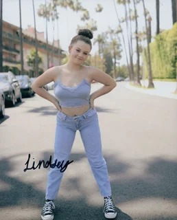 Lindsey Keefe autograph