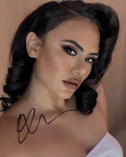 Geraldine Moreno autograph