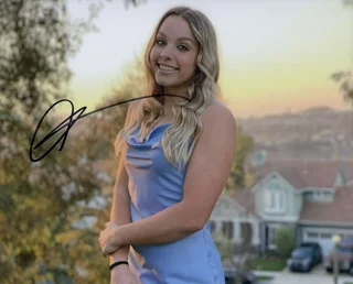 Alexis Rose autograph