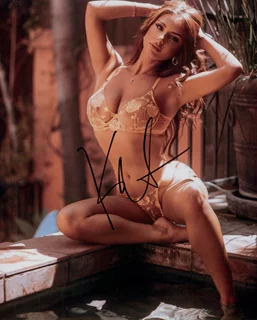 Kitty Roya autograph