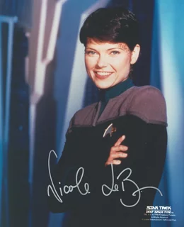 Nicole de Boer autograph