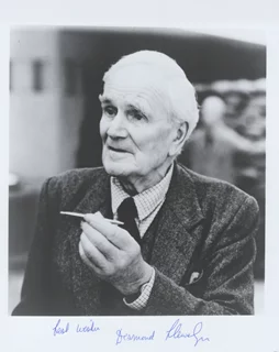 Desmond Llewelyn autograph