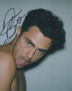 Darren Barnet autograph