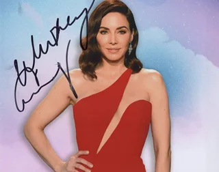 Whitney Cummings autograph