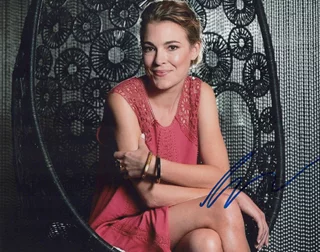 Mirrah Foulkes autograph