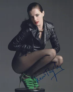 Roxane Mesquida autograph