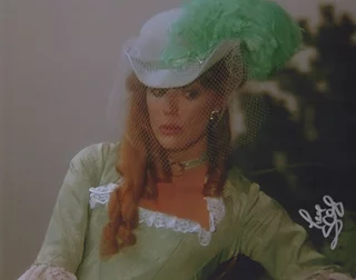 Shelby Chong autograph