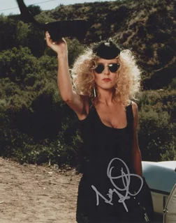 Shelby Chong autograph