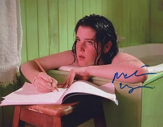 Melanie Lynskey autograph
