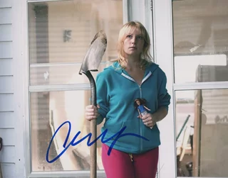 Ari Graynor autograph