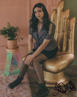 Alexandra Bull autograph