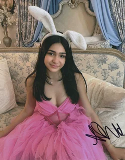 Alexandra Bull autograph