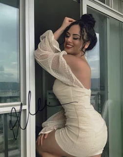 Geraldine Moreno autograph