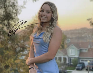 Alexis Rose autograph