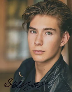 Sawyer Sharbino autograph