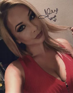 Alexandra Kyle autograph