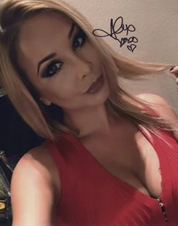 Alexandra Kyle autograph