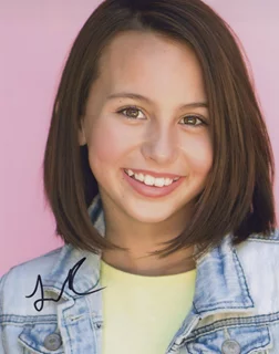 Lola Raie autograph