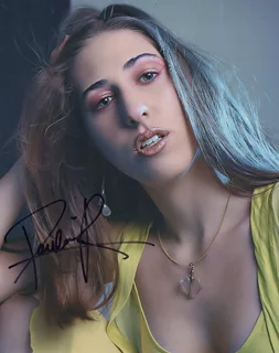 Paulina Rezende autograph