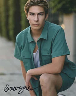Sawyer Sharbino autograph