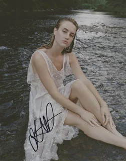 Grace Van Patten autograph