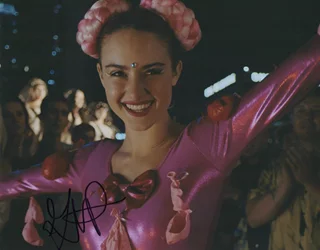 Grace Van Patten autograph