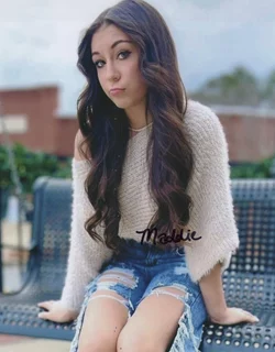 Maddie Zeiher autograph