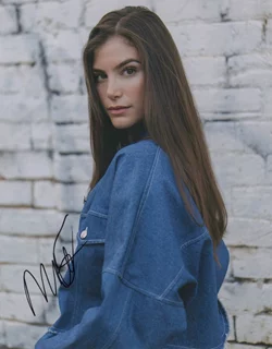 Mia Chalis autograph